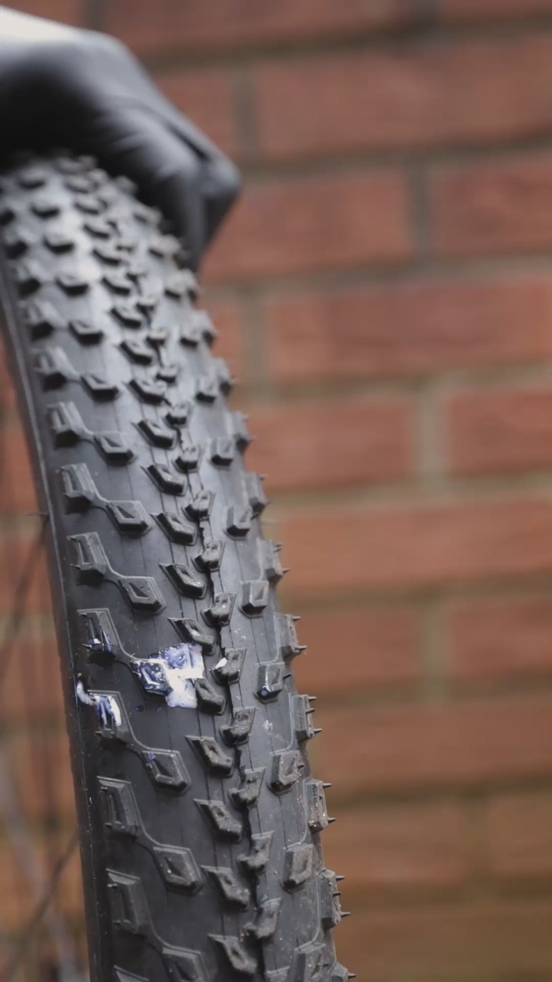 Load video: Tubeless Repair Capsule