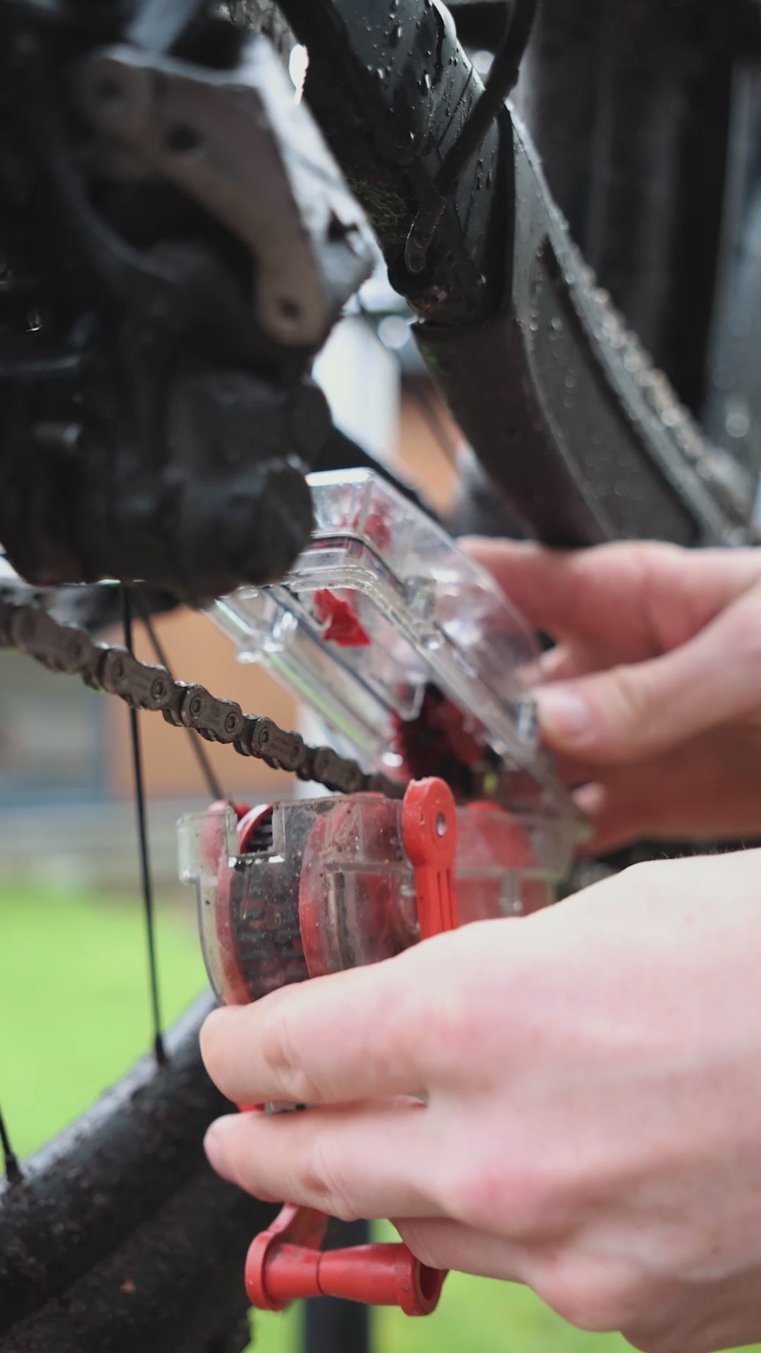 Load video: Chain Cleaning Machine