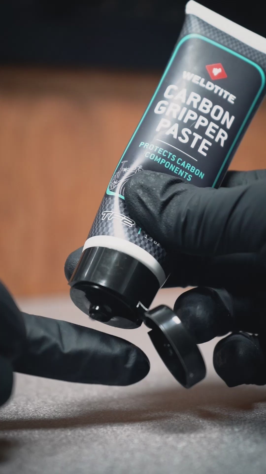 Load video: Carbon Gripper Paste