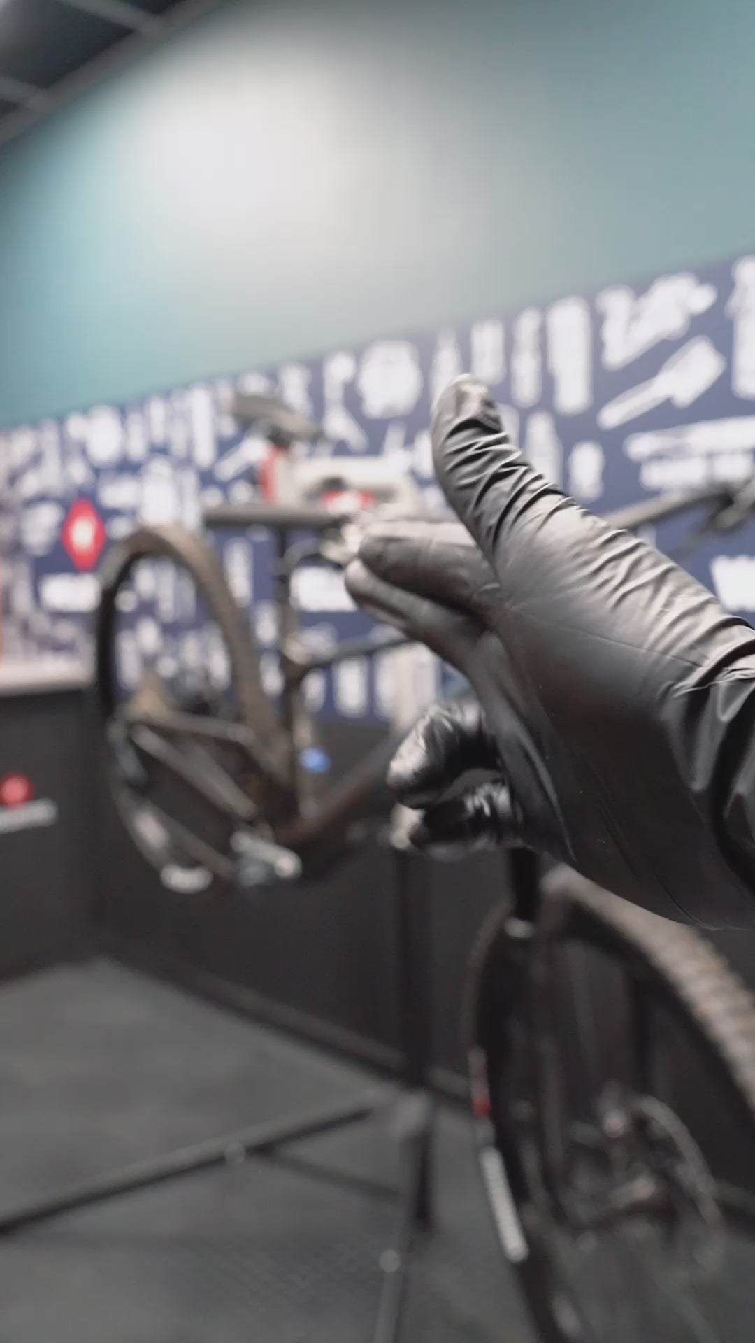 Load video: TF2 Multi-Use Lubricant Spray SMART Edition (400ml)