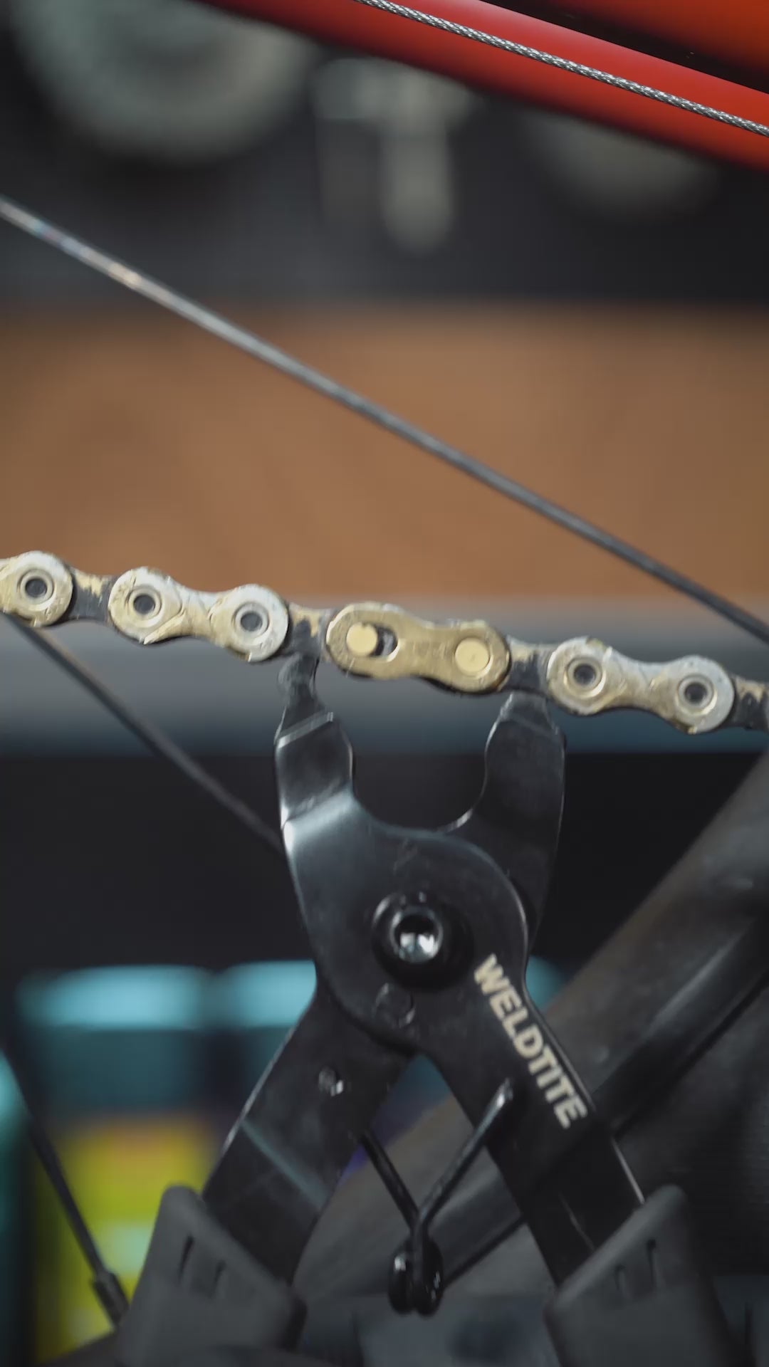 Load video: Chain Link Removal Masterlink Pliers