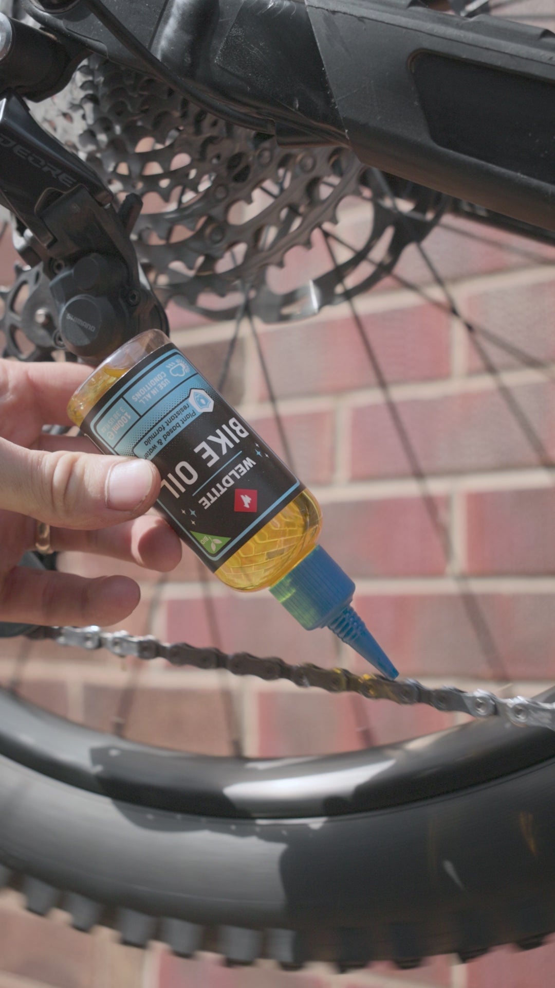 Load video: Plant-Based Bike Oil (100ml)