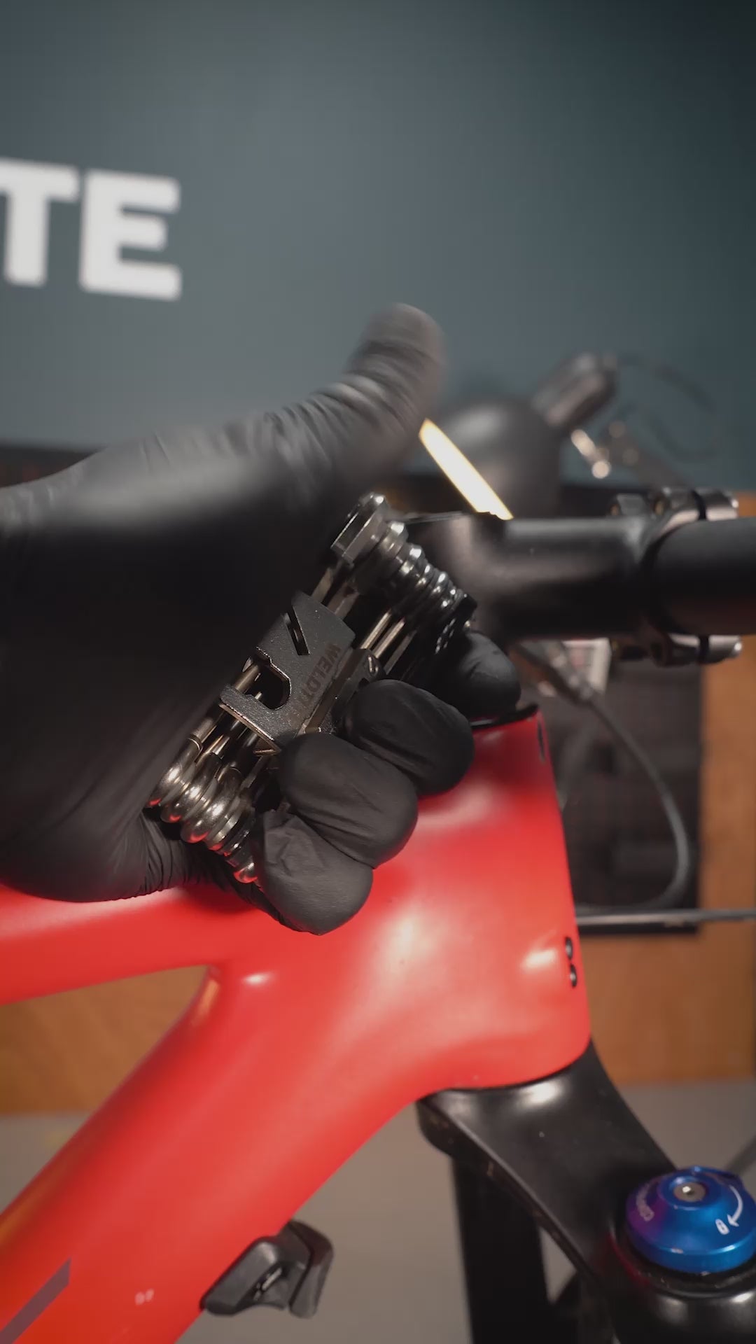 Load video: 20 Function Multi-Tool